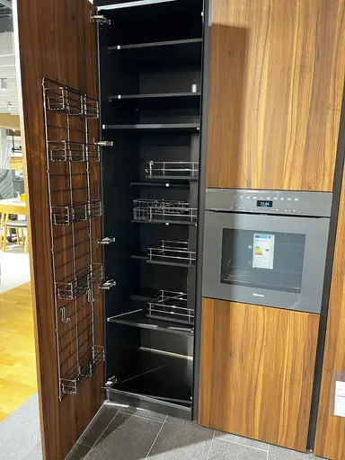 LEICHT Orlando Designküche Nussbaum